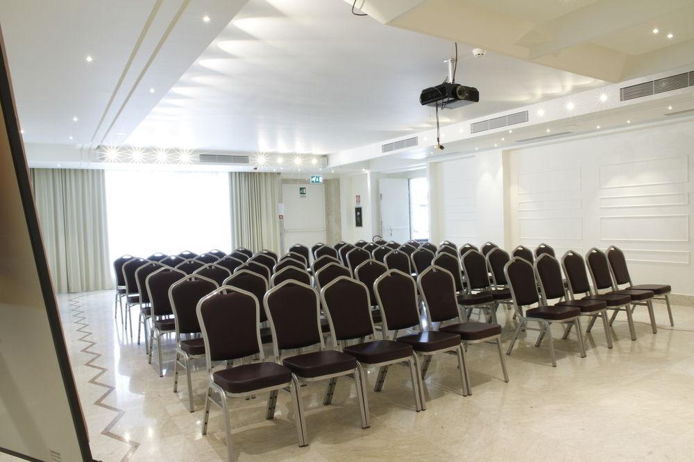 Hotel International Airport 4*